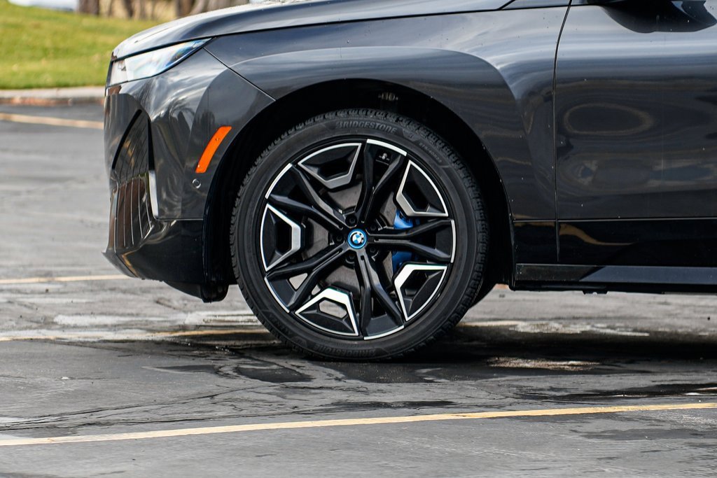 Used 2023 BMW iX xDrive50 w/ Sport Package image 8