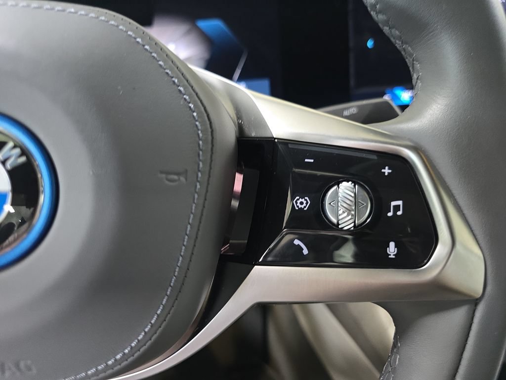 Used 2023 BMW i7 xDrive60 AWD/4WD image 21