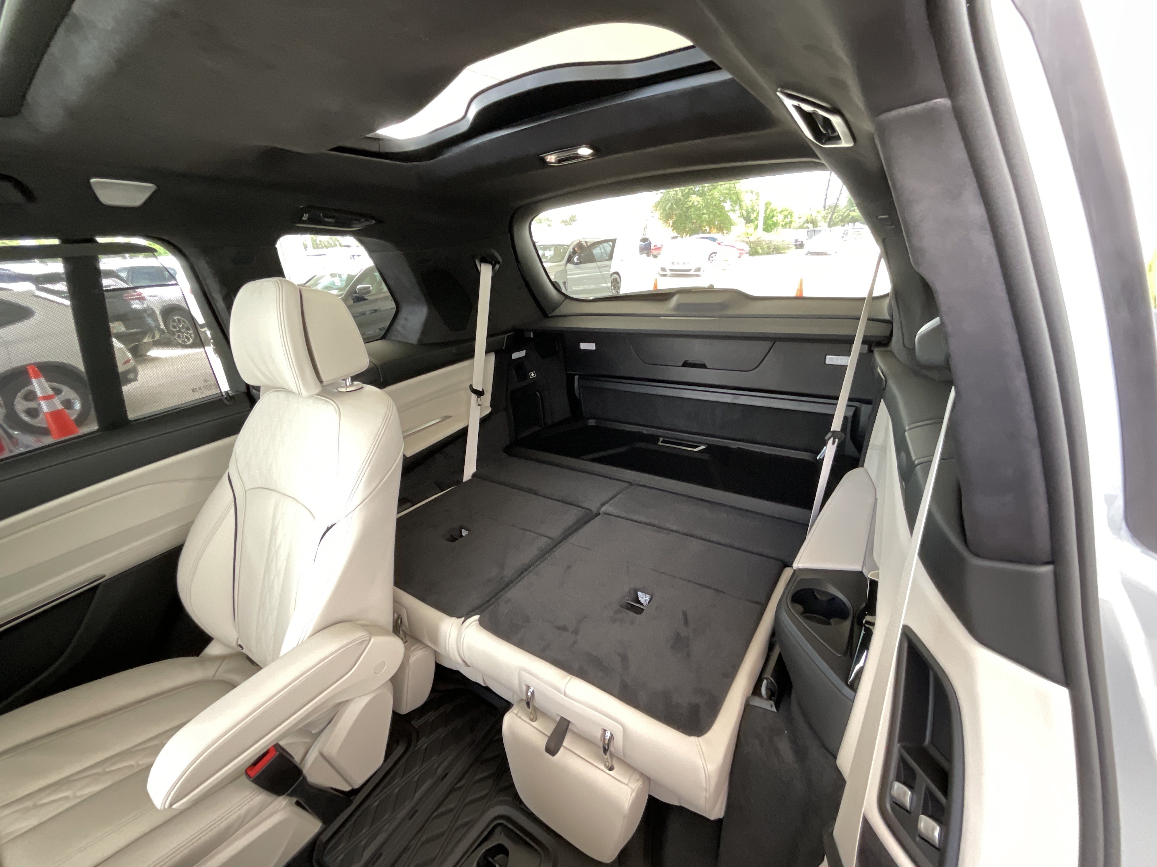New 2027 BMW X7 M60i AWD/4WD image 29