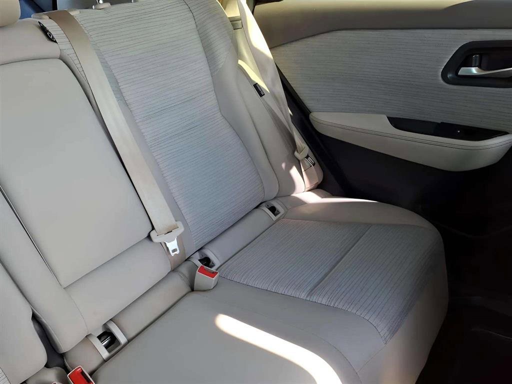 Used 2023 Nissan Rogue SV image 18