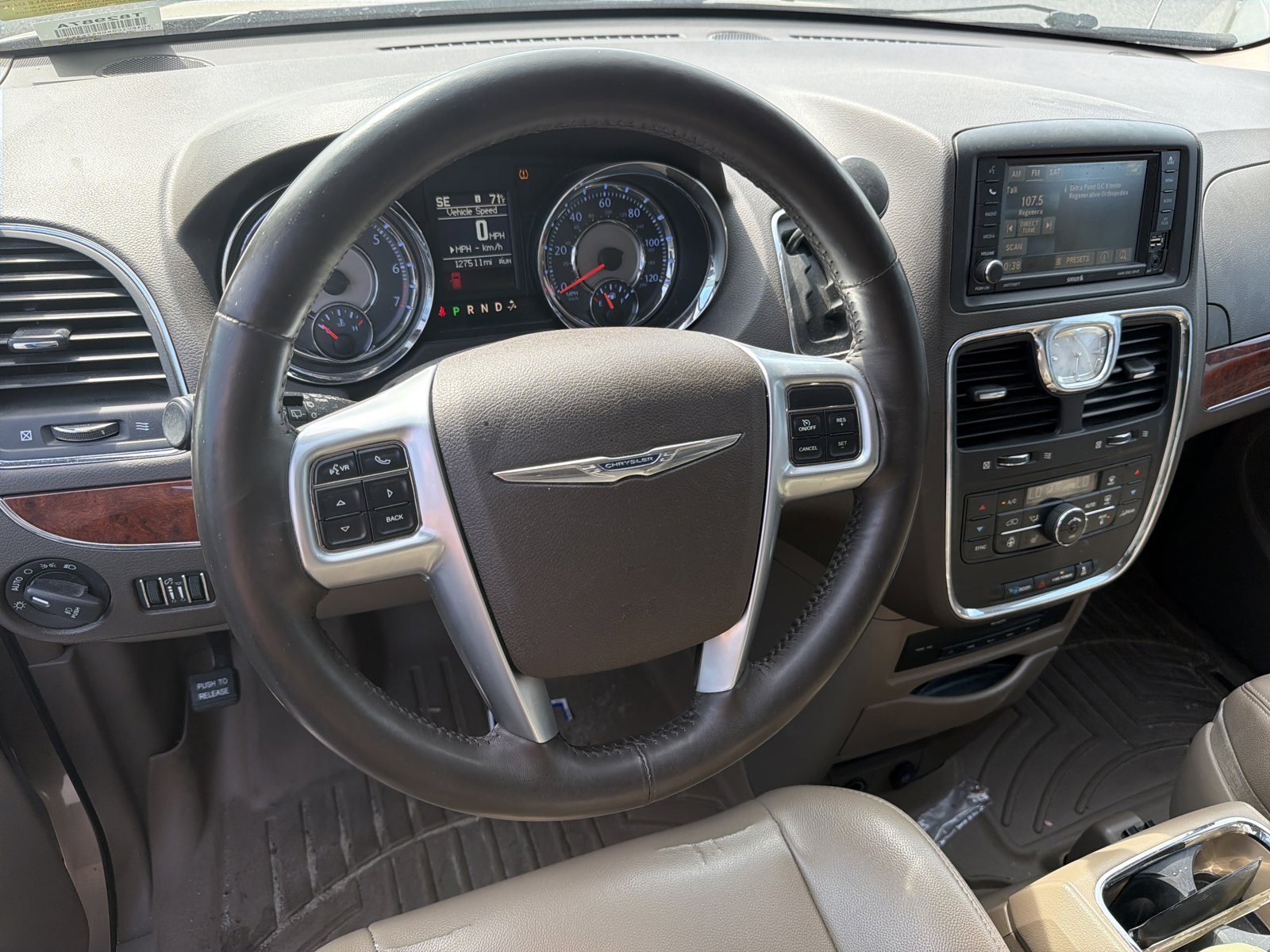 Used 2013 Chrysler Town & Country Touring-L w/ Driver Convenience Group image 13