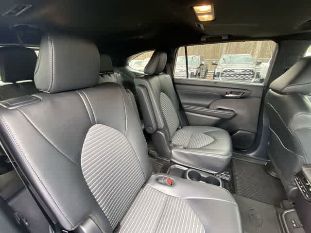 Used 2025 Toyota Highlander XSE AWD/4WD image 24
