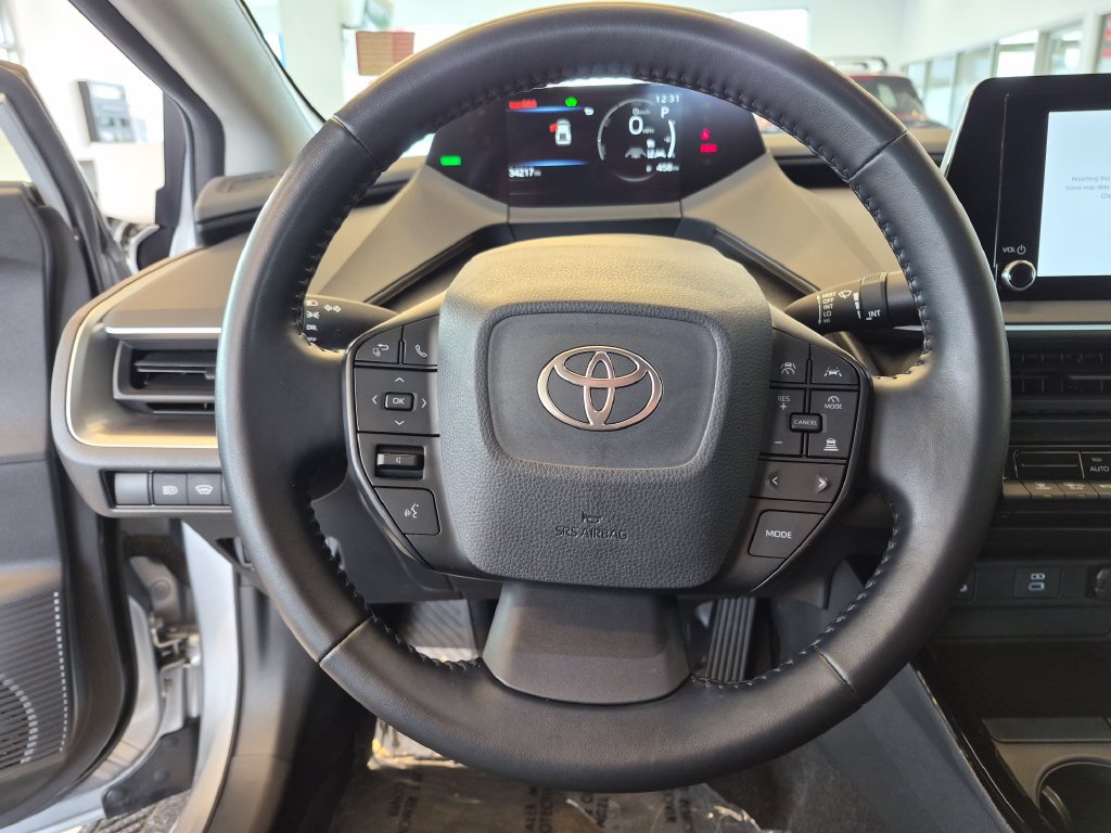 Used 2025 Toyota Prius LE FWD image 18