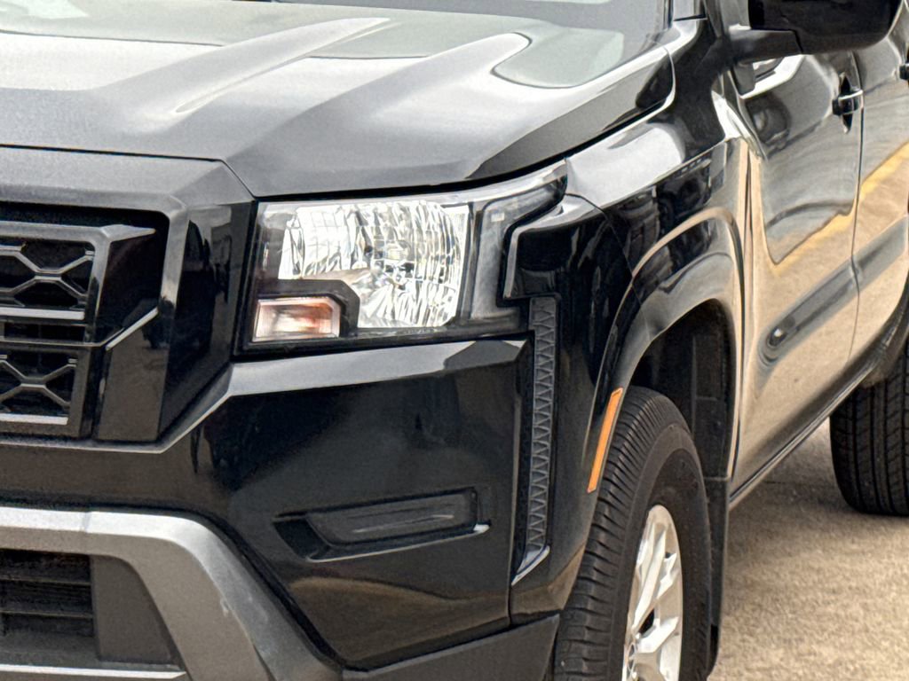 Used 2024 Nissan Frontier SV image 5
