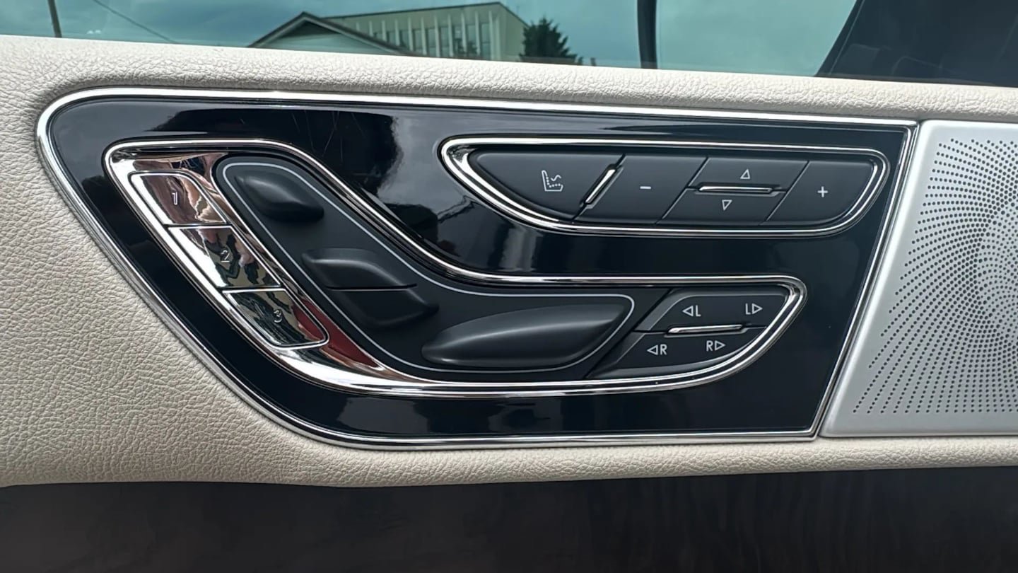 Used 2019 Lincoln Navigator Reserve AWD/4WD image 9