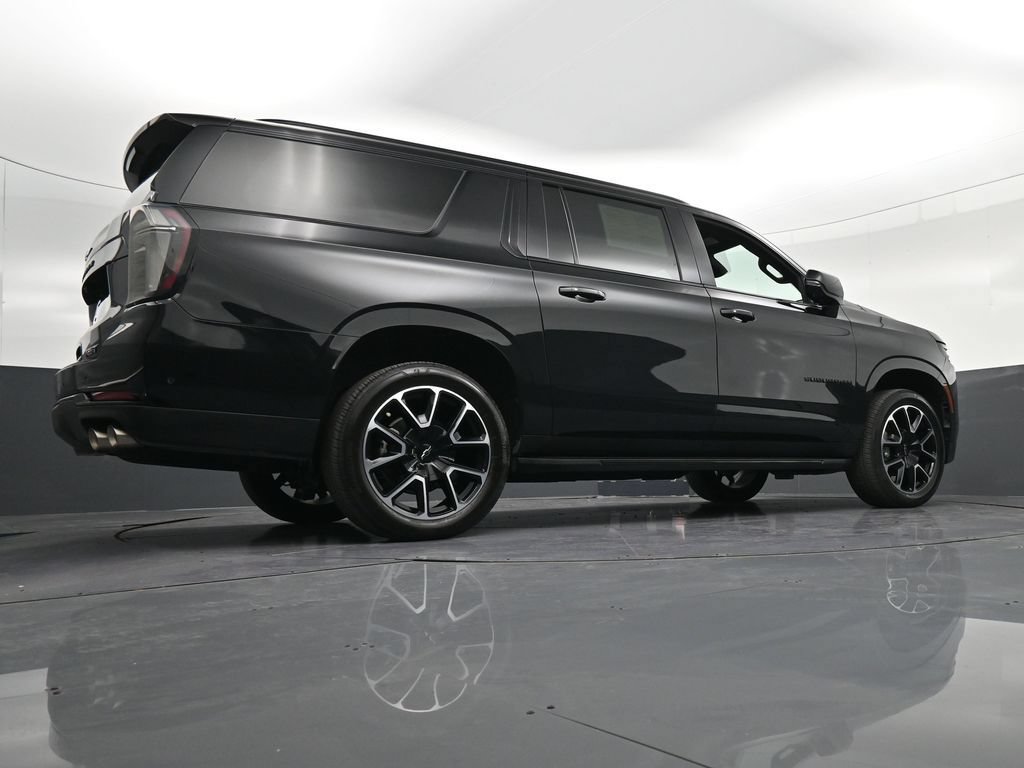Used 2025 Chevrolet Suburban RST w/ Comfort Package RWD image 23