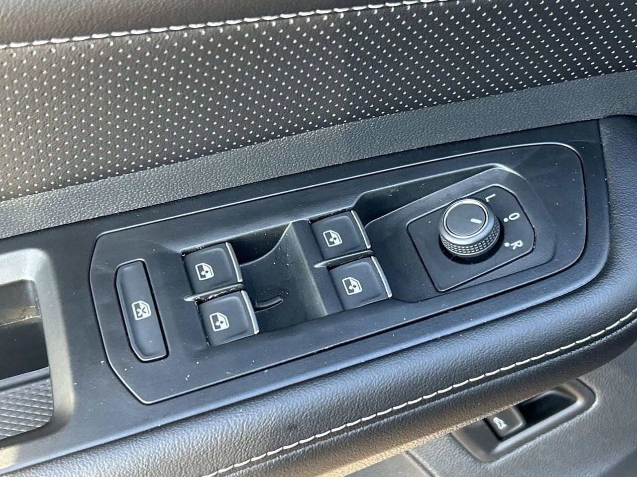 New 2026 Volkswagen Atlas Cross Sport SEL R-Line image 17