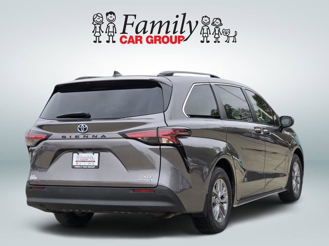 Used 2022 Toyota Sienna XLE image 4
