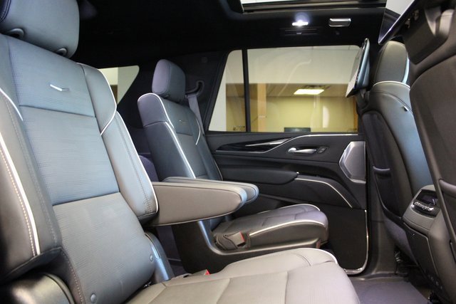 Used 2024 Cadillac Escalade Sport w/ LPO, ONYX Package image 22