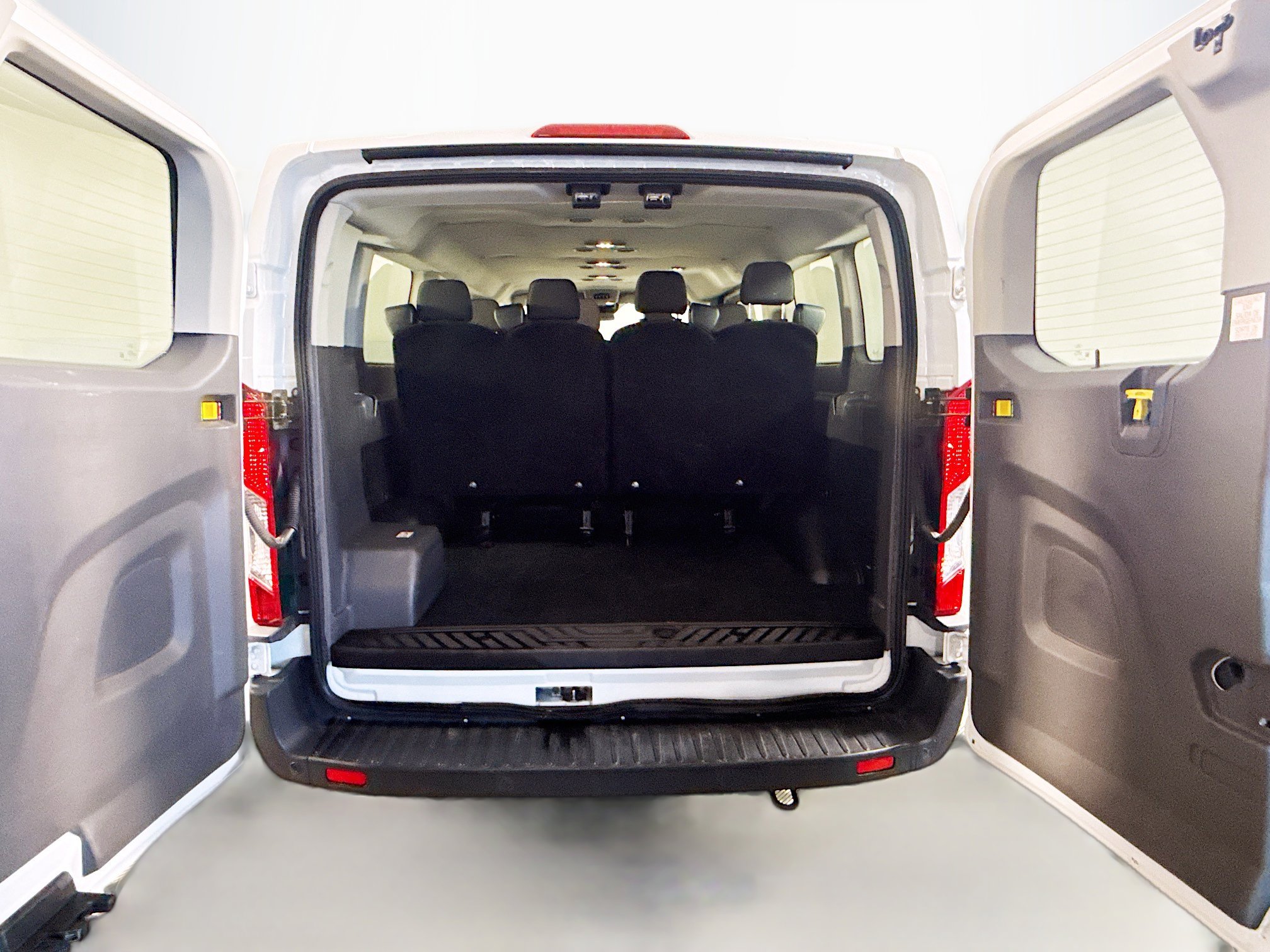 Used 2023 Ford Transit 350 XLT image 31