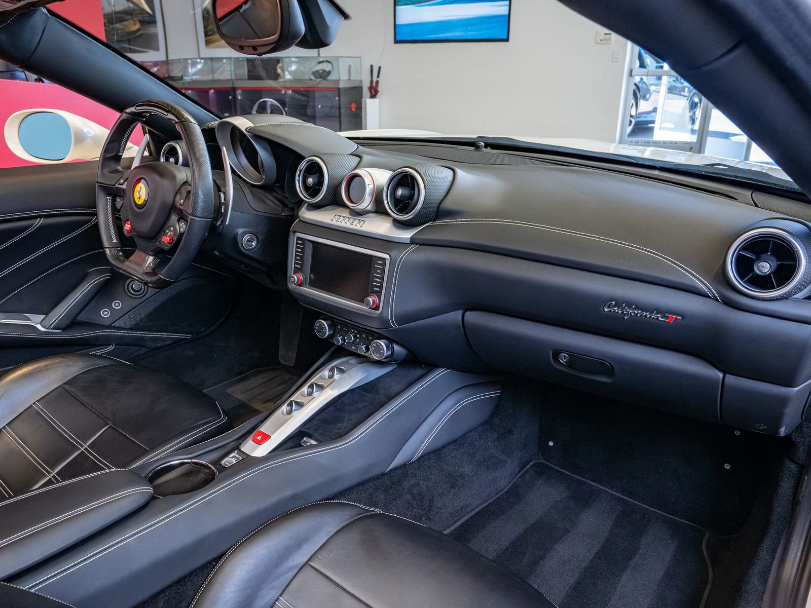 Used 2016 Ferrari California T image 17