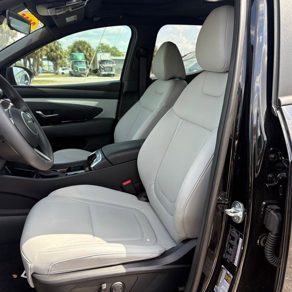 Certified 2025 Hyundai Santa Cruz SEL image 9