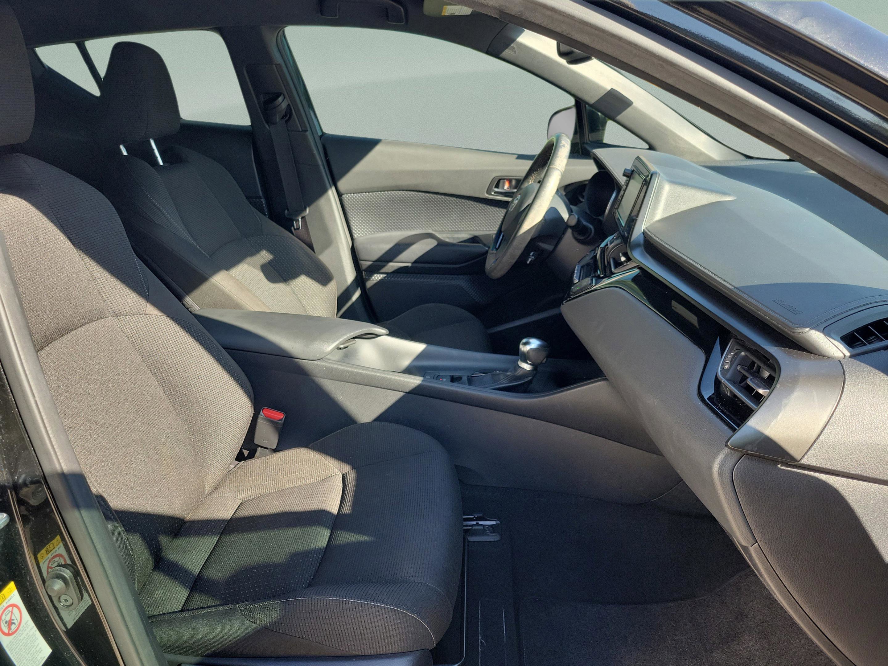 Used 2018 Toyota C-HR XLE FWD image 6