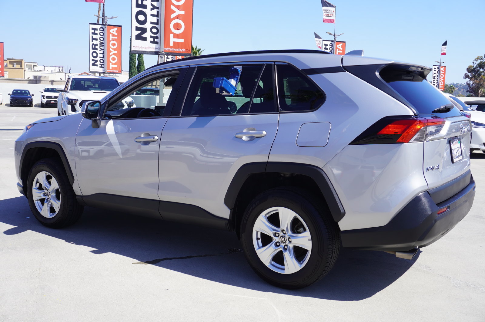Used 2021 Toyota RAV4 XLE FWD image 5