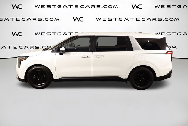 Used 2025 Kia Carnival FWD image 5