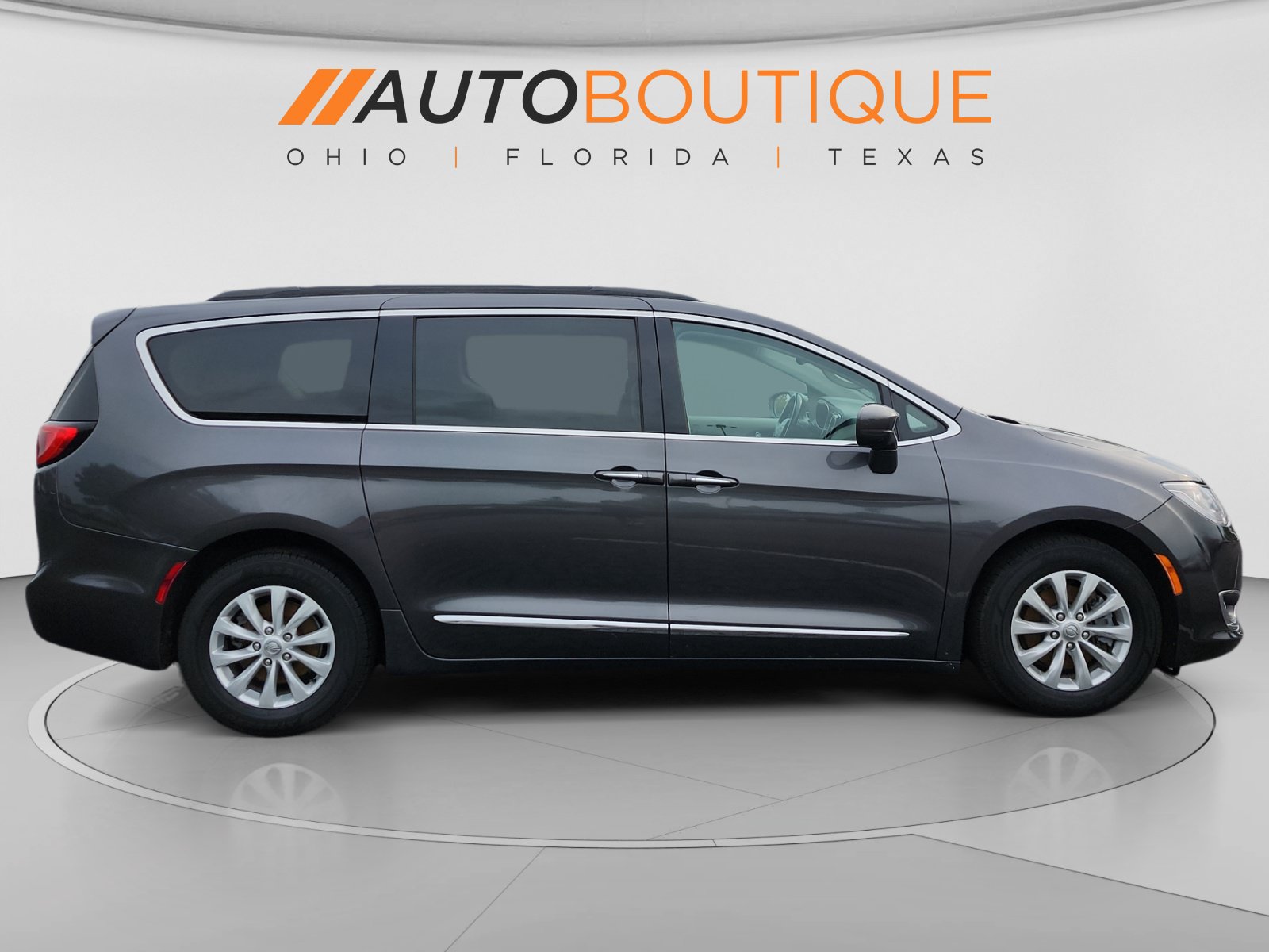 Used 2017 Chrysler Pacifica Touring-L FWD image 6