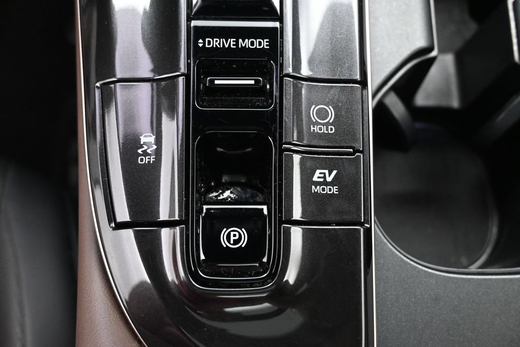 Certified 2024 Toyota Crown AWD/4WD image 28