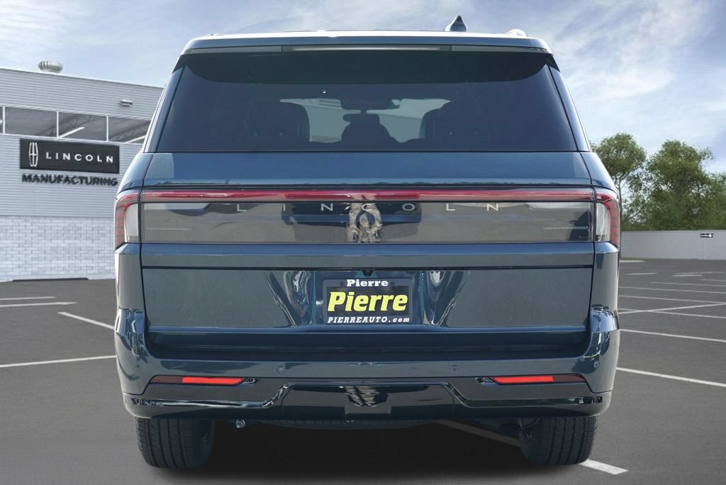 New 2026 Lincoln Navigator Reserve w/ Jet Appearance Package AWD/4WD image 6
