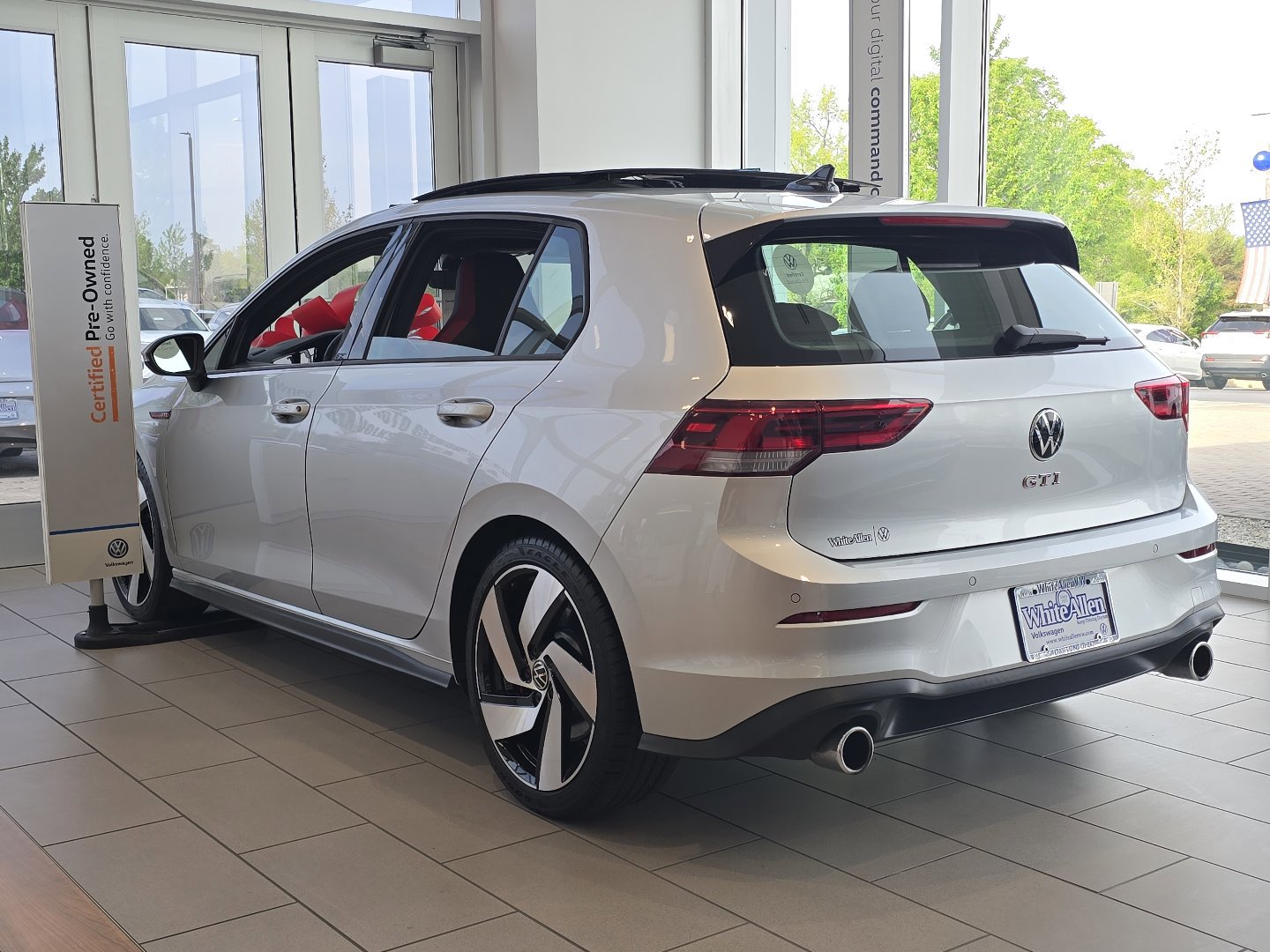 Certified 2023 Volkswagen GTI SE FWD image 21