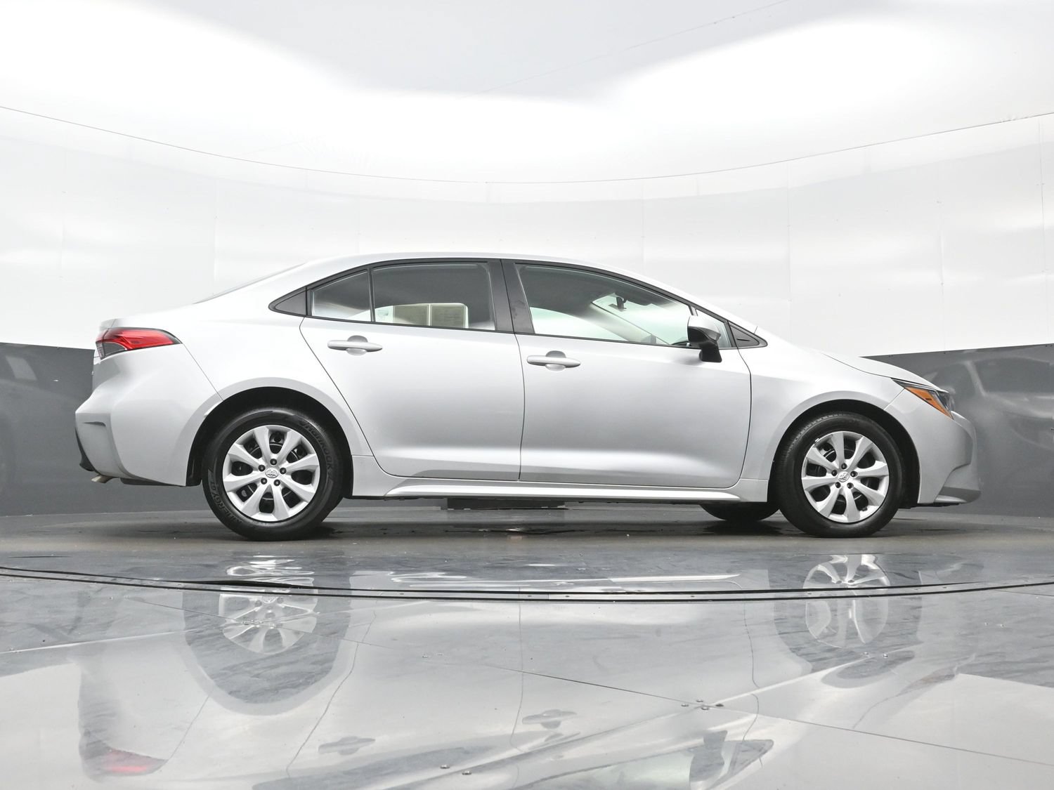 Used 2025 Toyota Corolla LE FWD image 31