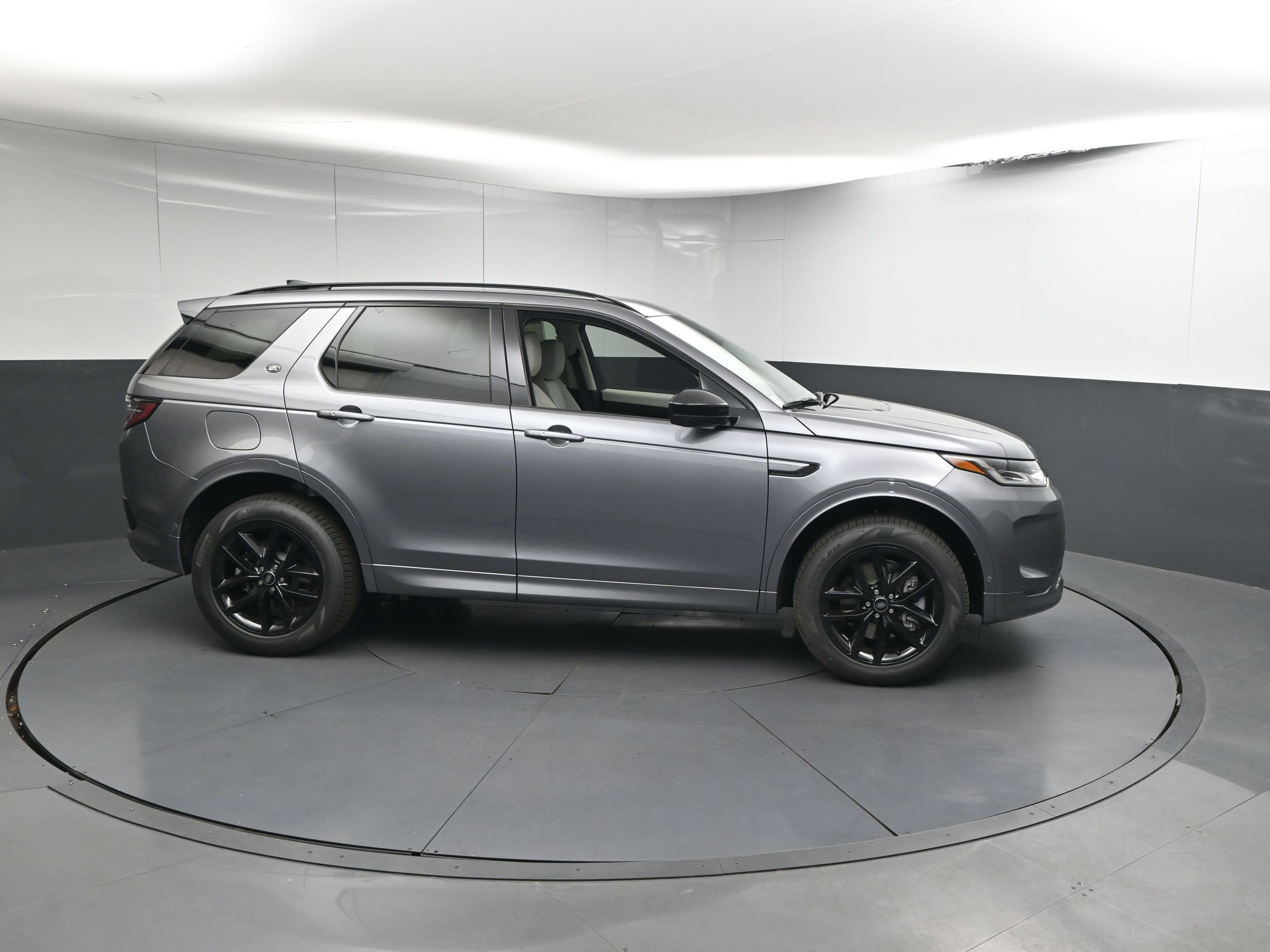 New 2025 Land Rover Discovery Sport S image 23