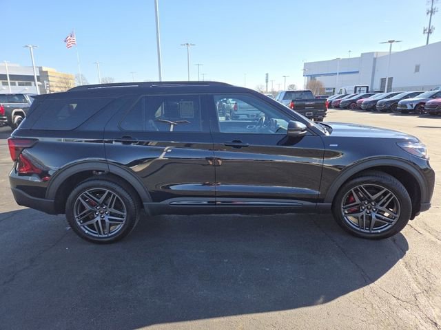 Used 2025 Ford Explorer ST-Line w/ ST-Line Street Pack AWD/4WD image 19