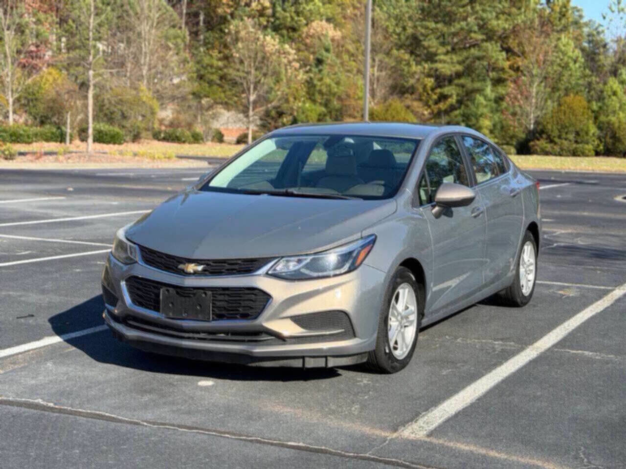 Used 2017 Chevrolet Cruze LT w/ Convenience Package image 5