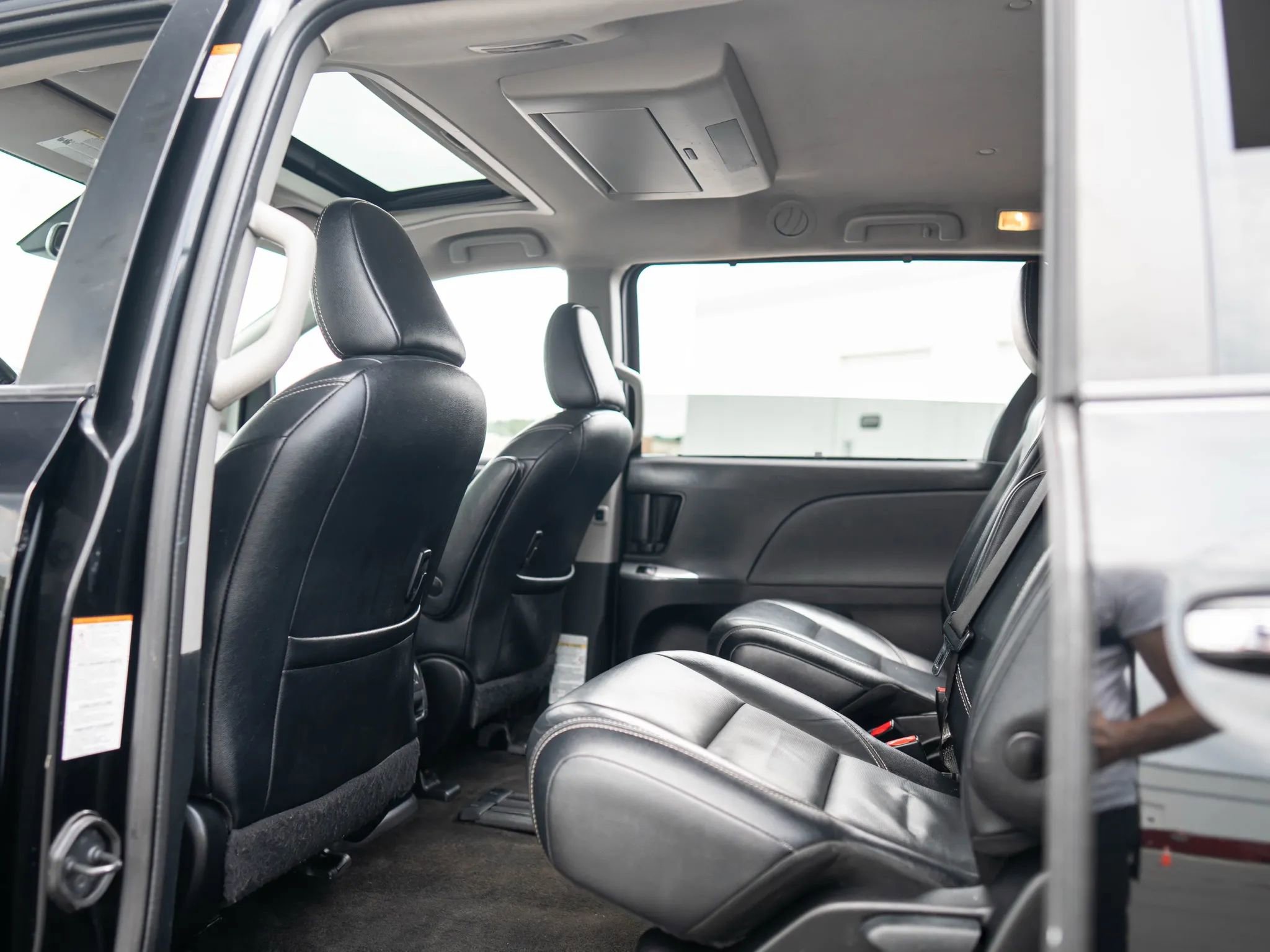 Used 2018 Toyota Sienna SE image 25