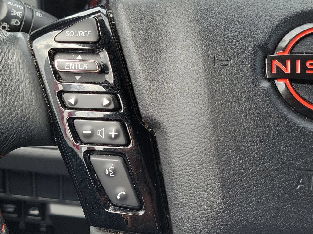Used 2022 Nissan Frontier PRO-4X w/ Technology Package AWD/4WD image 19