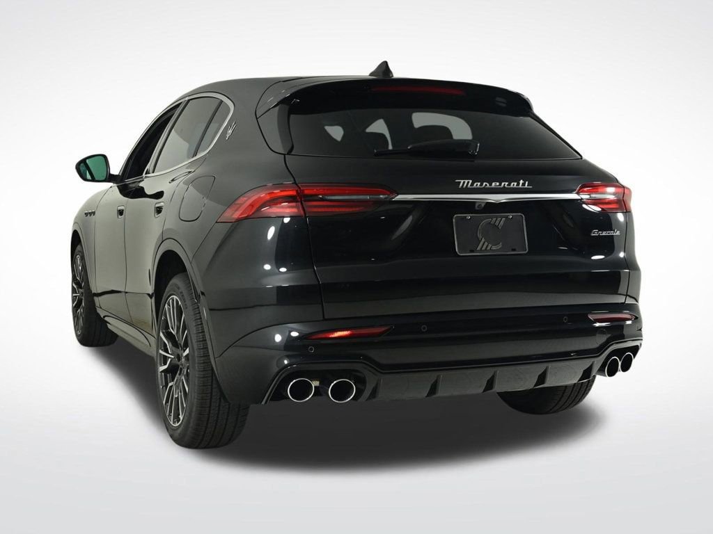 Used 2025 Maserati Grecale GT image 3