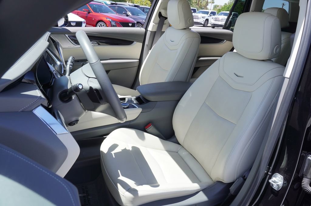 Certified 2025 Cadillac XT6 Premium Luxury AWD/4WD image 15