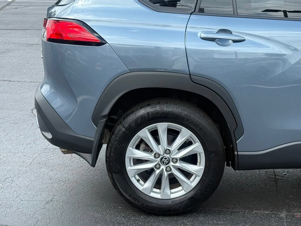 Used 2023 Toyota Corolla Cross LE AWD/4WD image 9