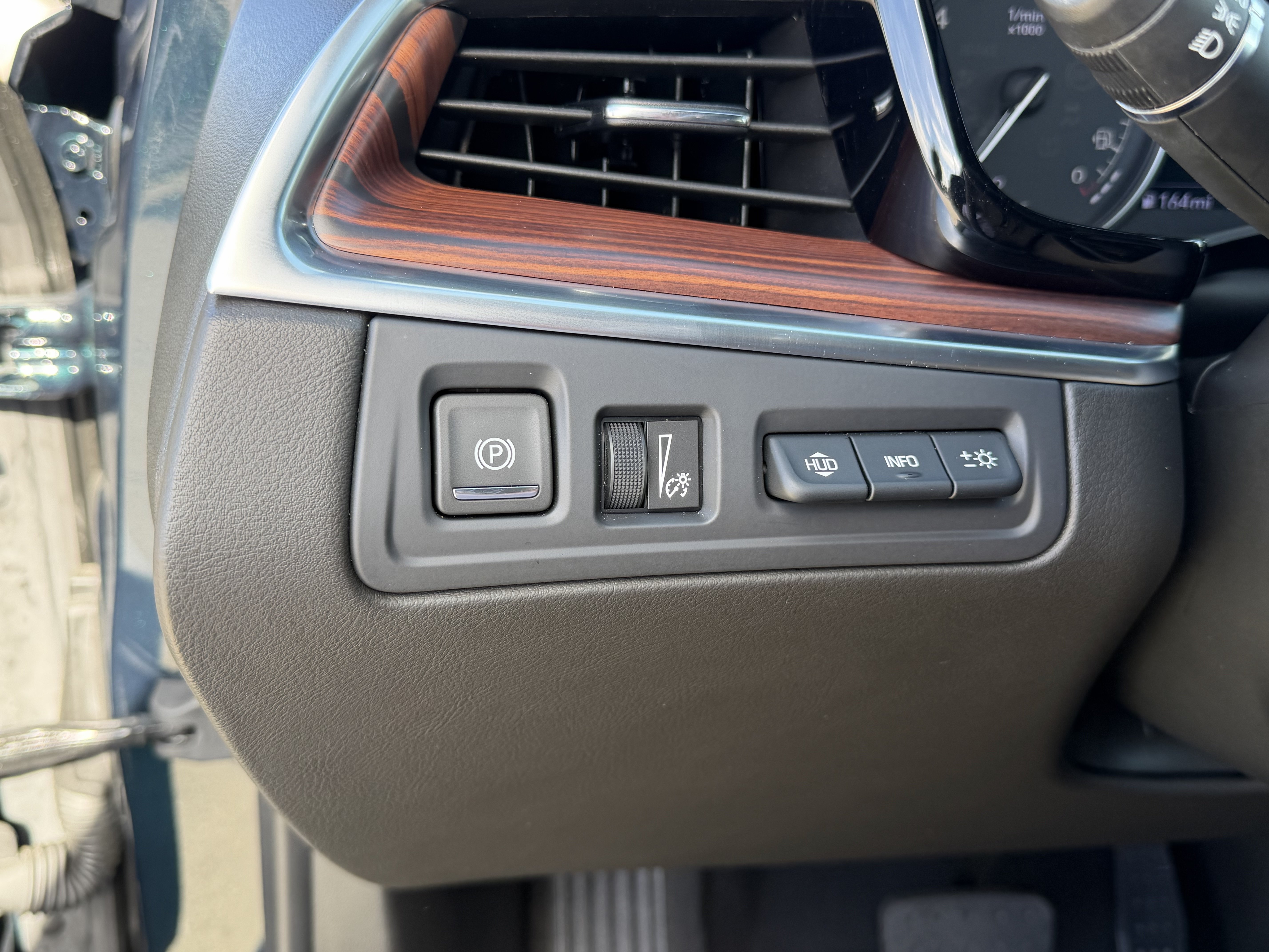 Certified 2024 Cadillac XT5 Premium Luxury w/ Technology Package FWD image 23