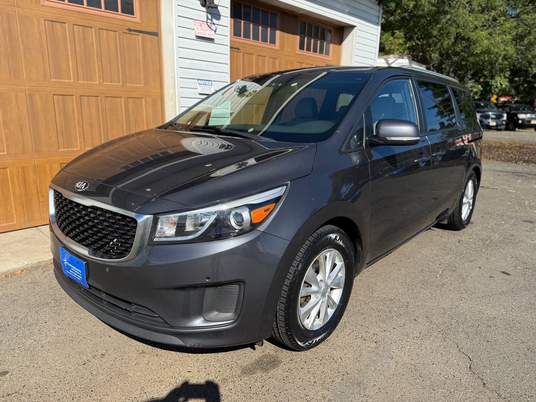 Used 2017 Kia Sedona LX w/ LX Essentials Premium Package image 8