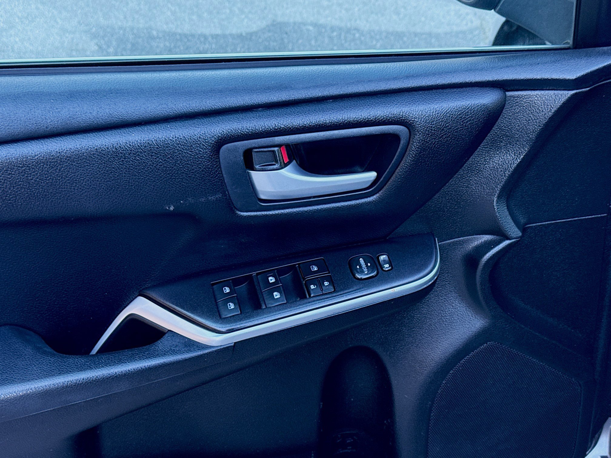 Used 2017 Toyota Camry SE image 14