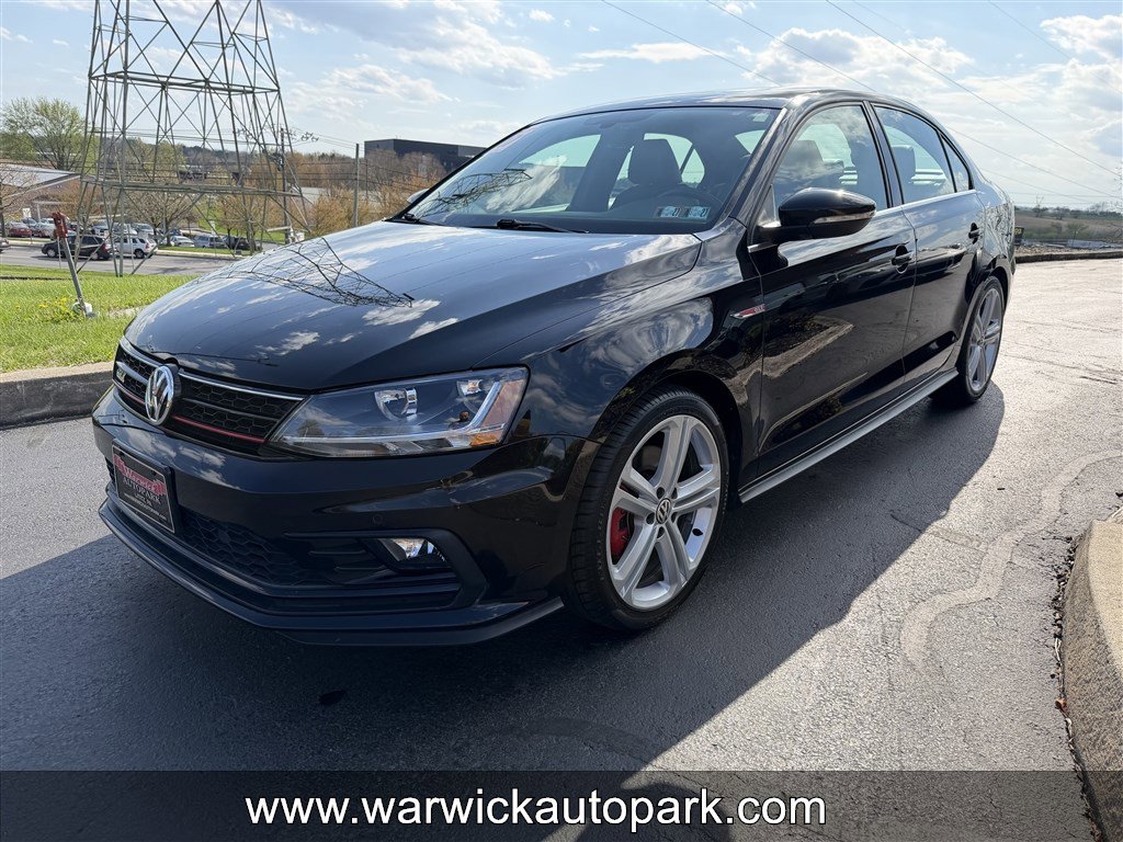 Used 2017 Volkswagen Jetta GLI FWD image 3