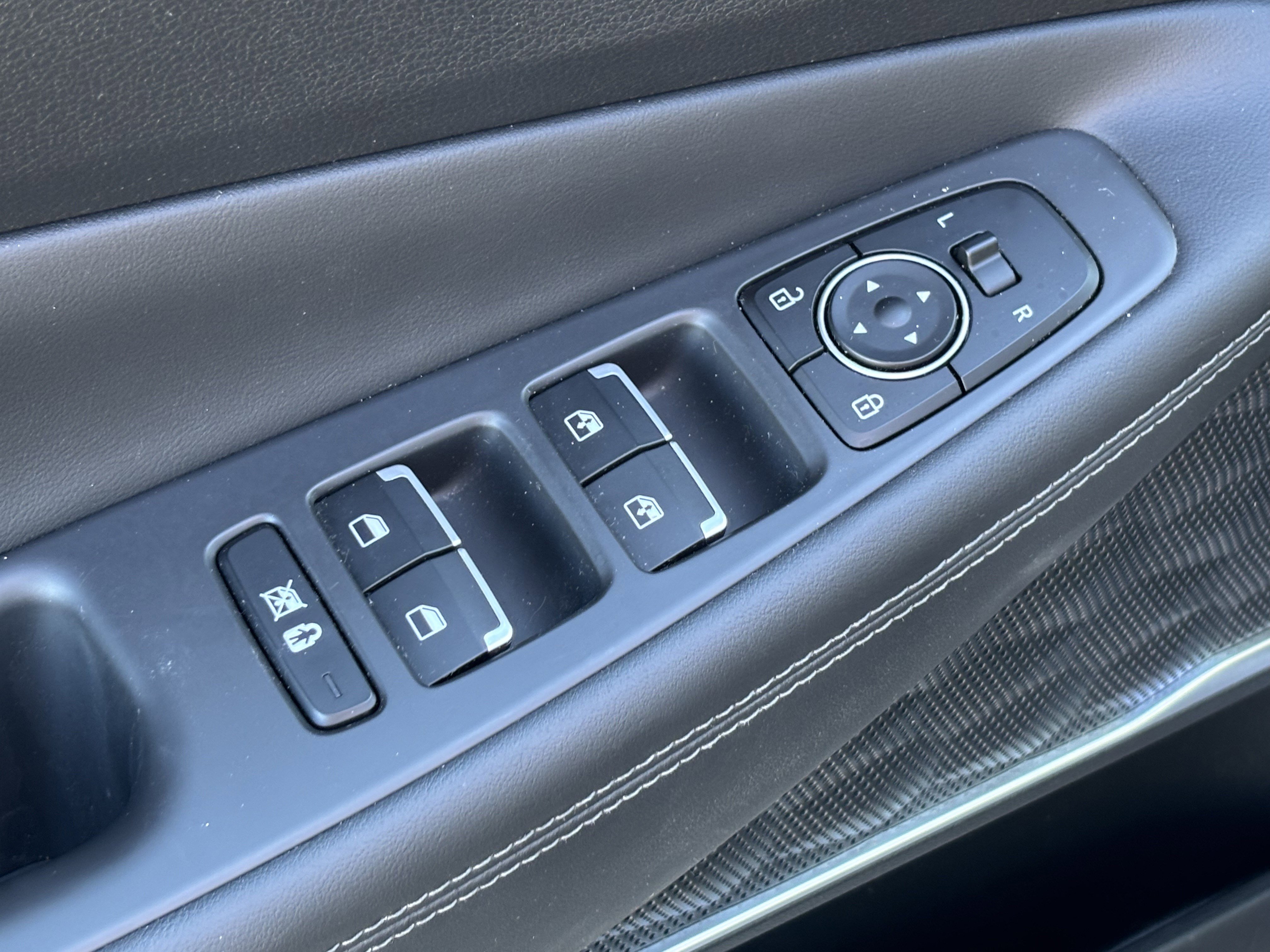 Used 2020 Hyundai Santa Fe Limited image 15