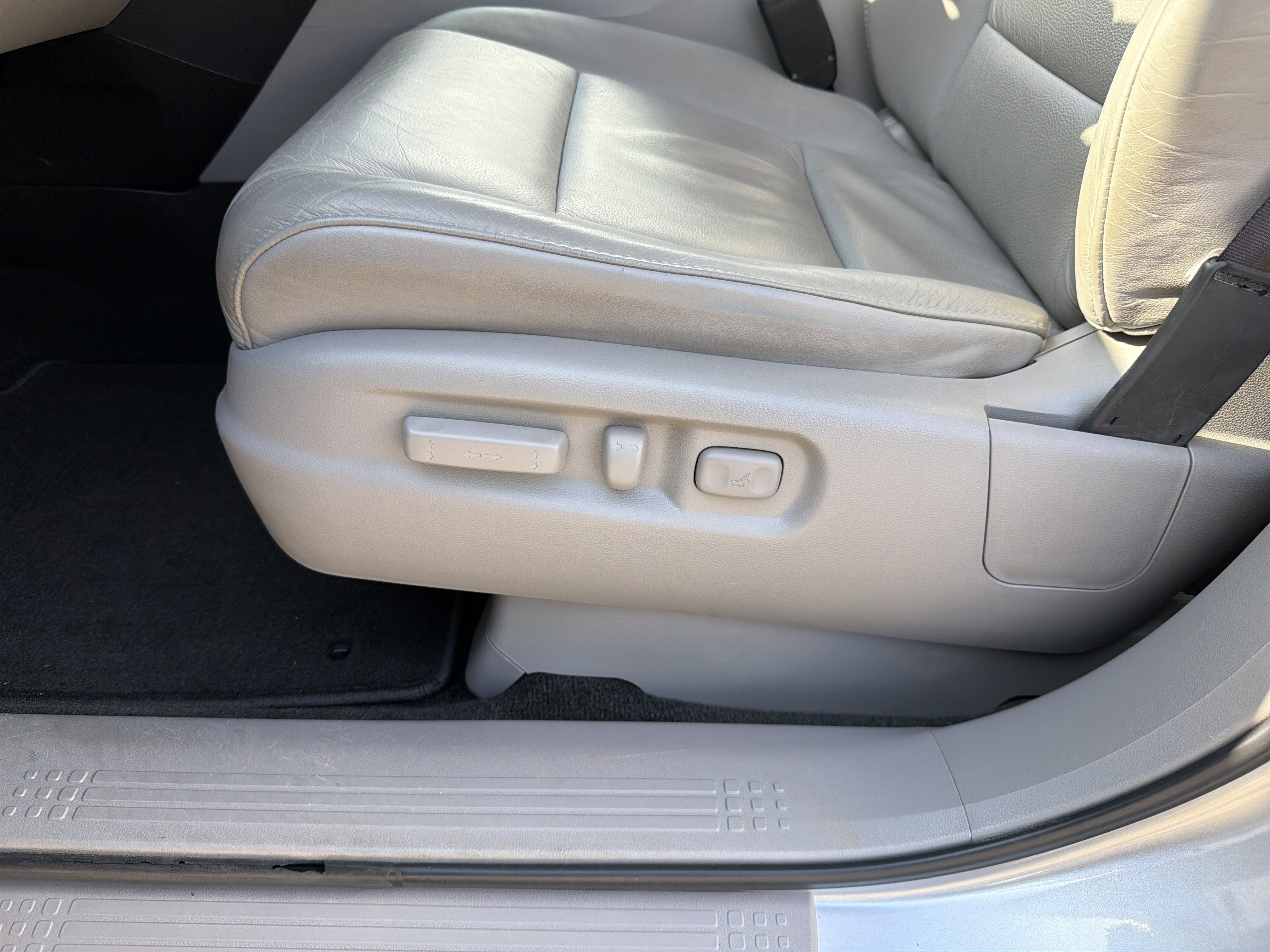 Used 2010 Honda Pilot Touring image 20