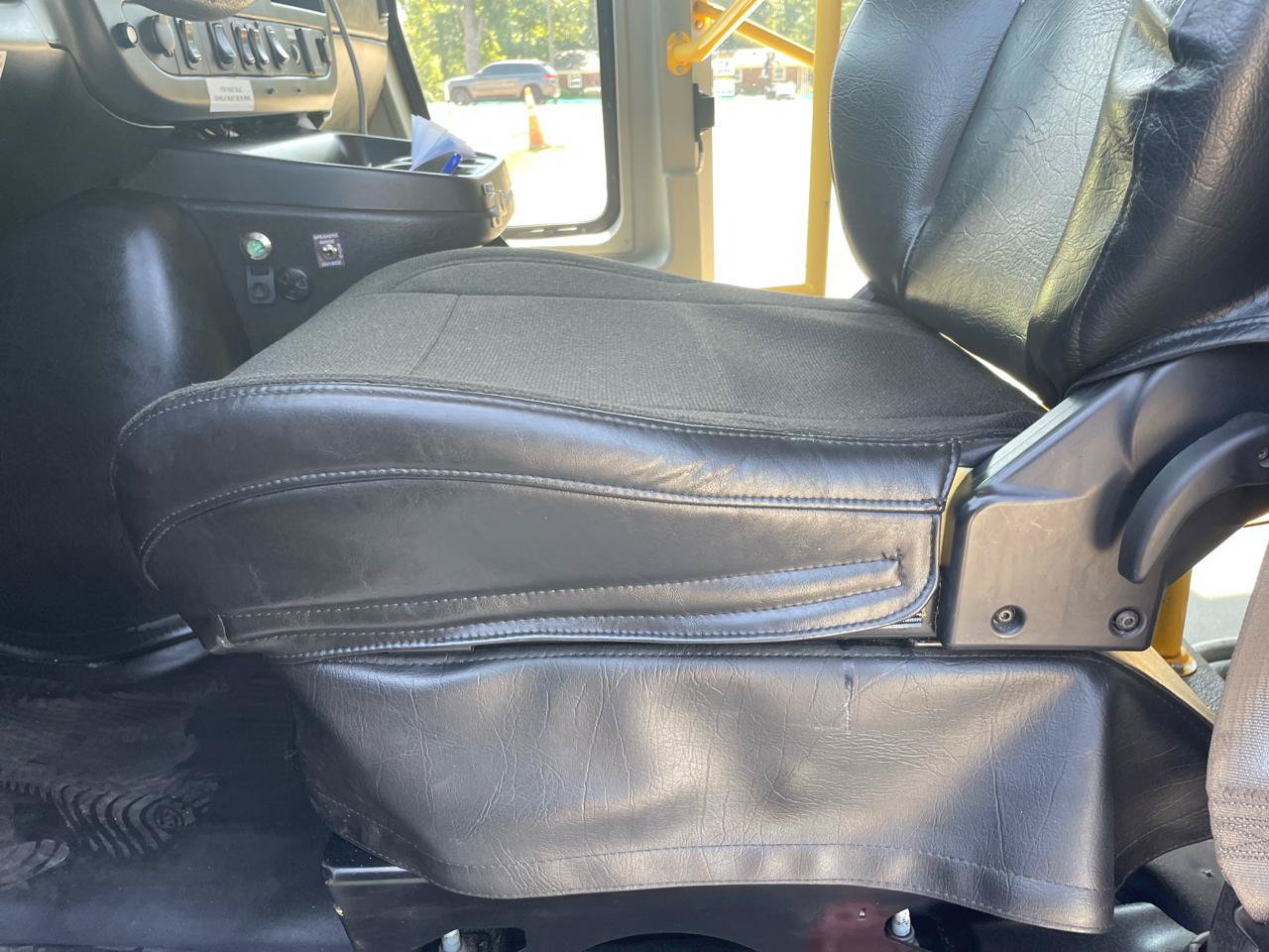 Used 2015 Chevrolet Express 4500 w/ Shuttle Bus Package RWD image 12