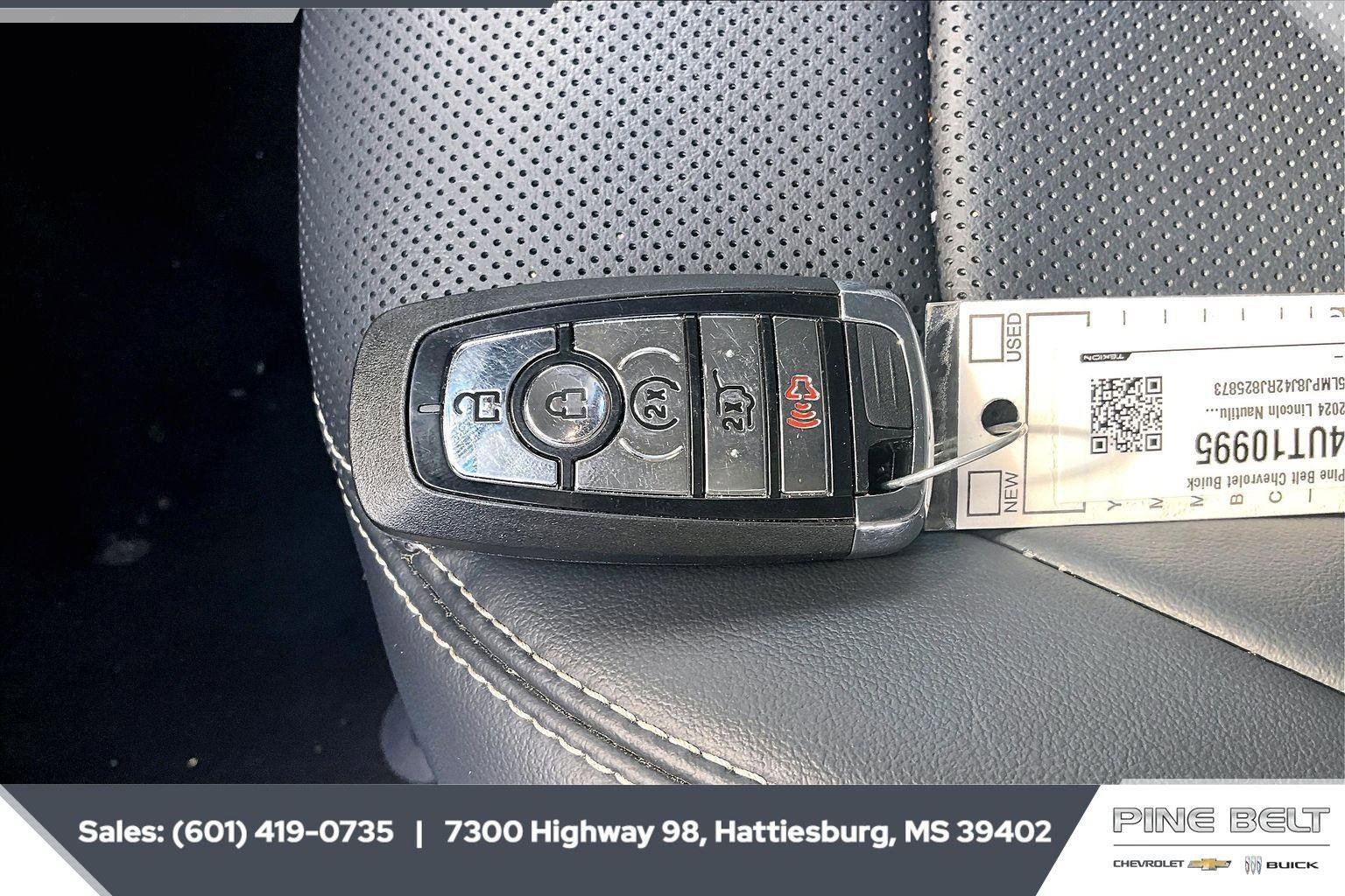 Used 2024 Lincoln Nautilus Premier AWD/4WD image 9