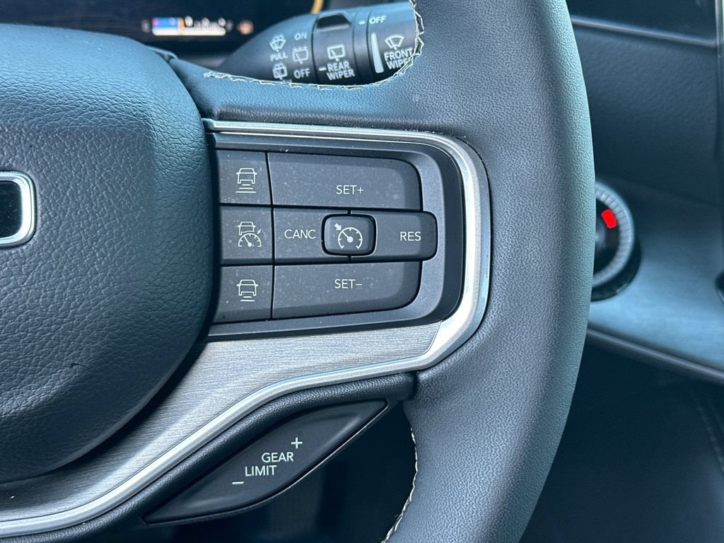 Used 2025 Jeep Wagoneer 4WD image 33