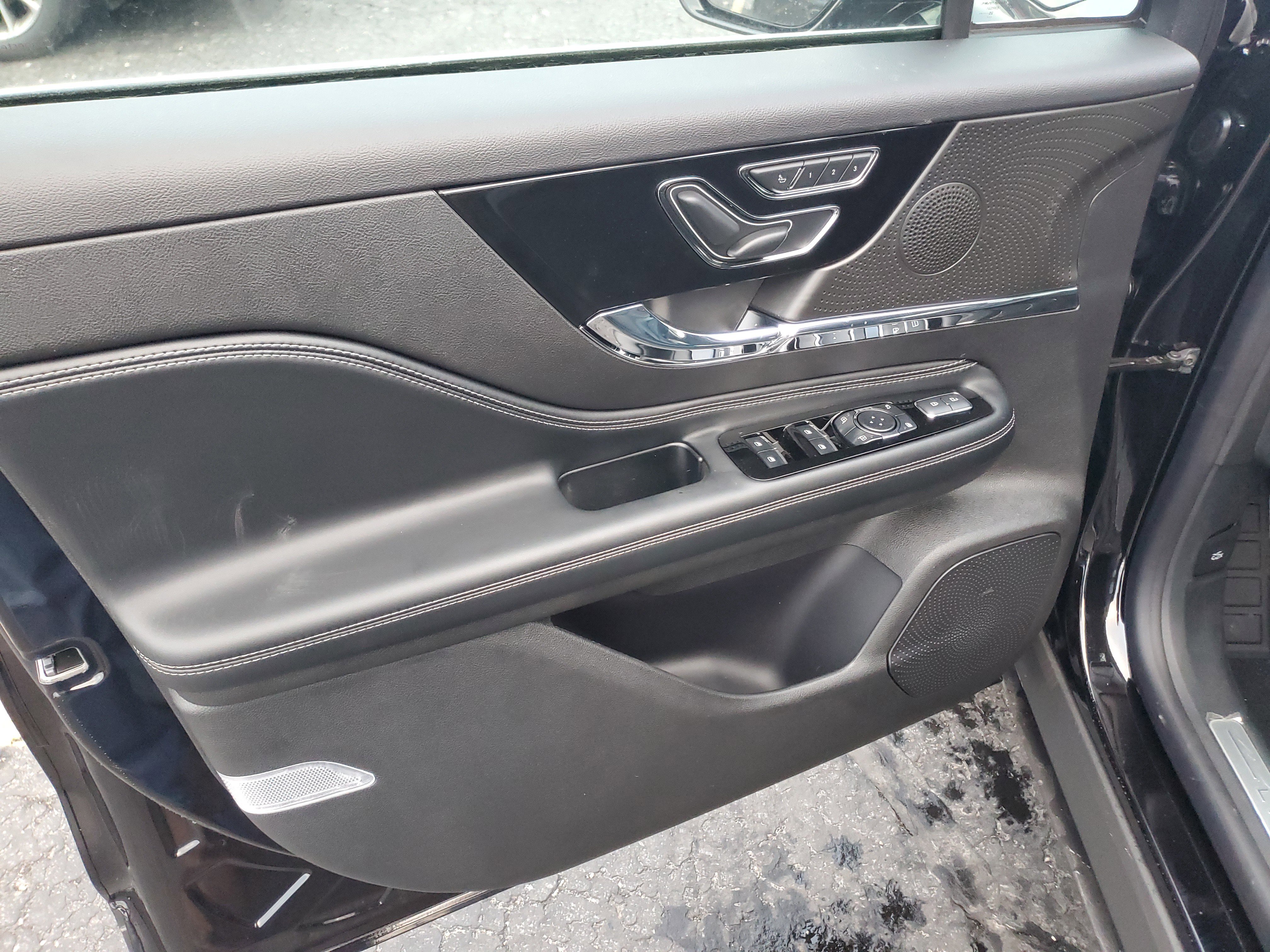 New 2026 Lincoln Corsair Premiere image 8