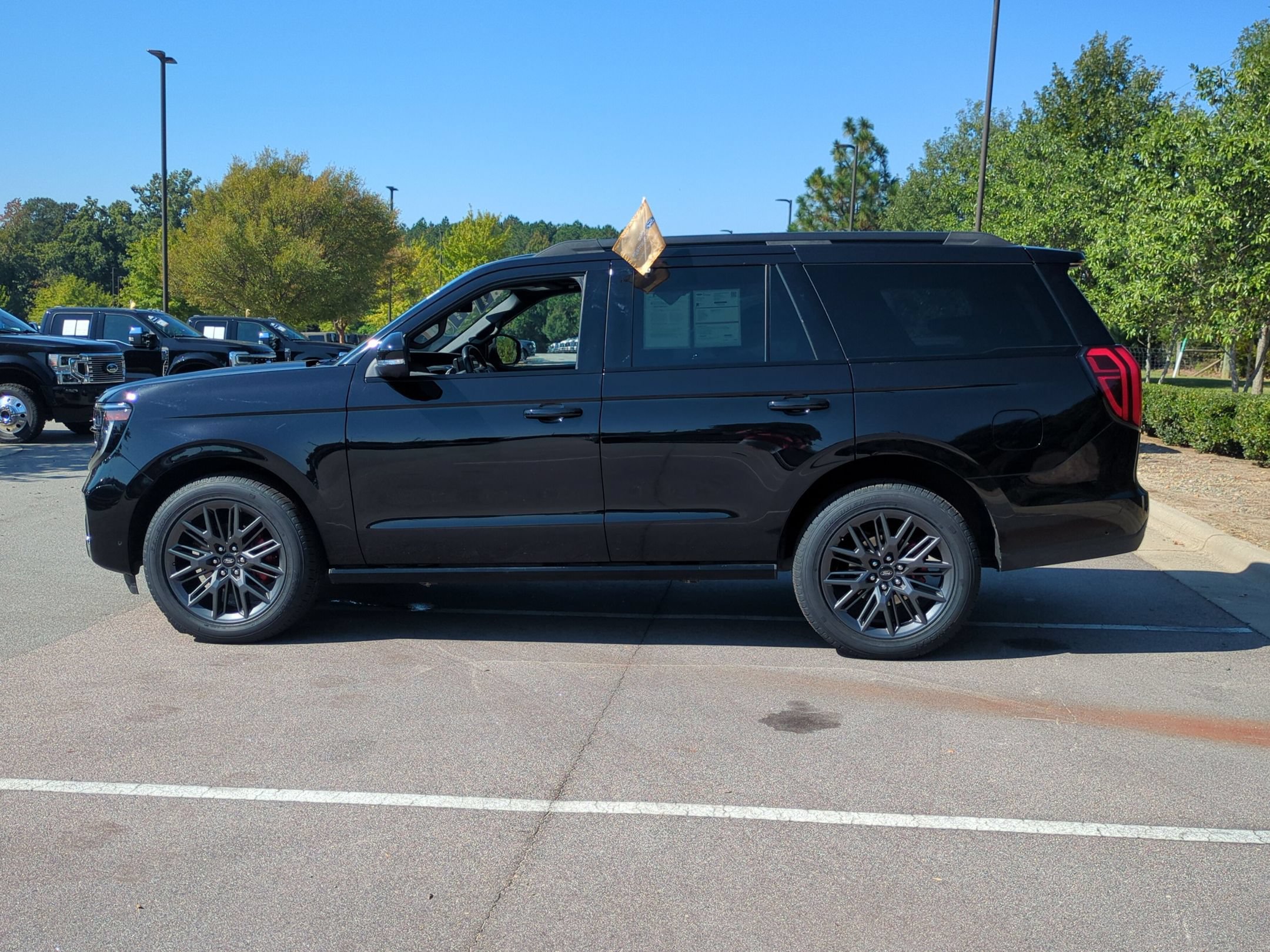 Certified 2025 Ford Expedition Platinum w/ Stealth Performance Package AWD/4WD image 7
