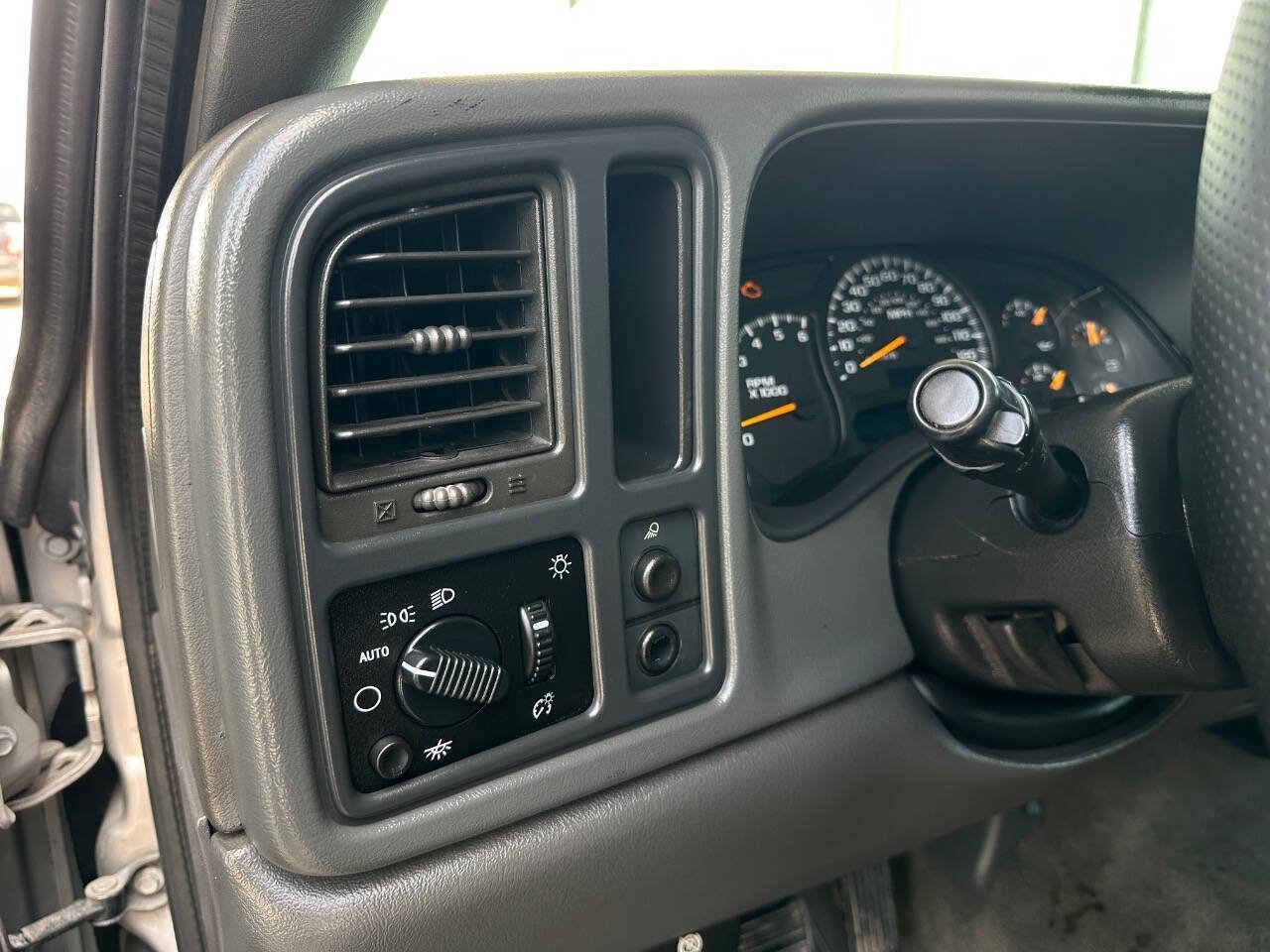Used 2005 Chevrolet Silverado 1500 LS w/ Light Duty Power Package RWD image 23