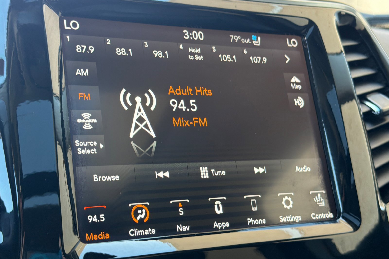 Used 2020 Jeep Cherokee Limited w/ Technology Group image 18