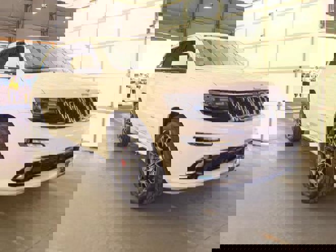 Used 2015 Jeep Grand Cherokee SRT AWD/4WD image 3