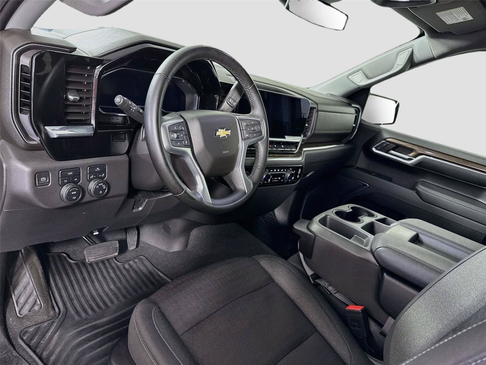 Used 2023 Chevrolet Silverado 1500 LT AWD/4WD image 3