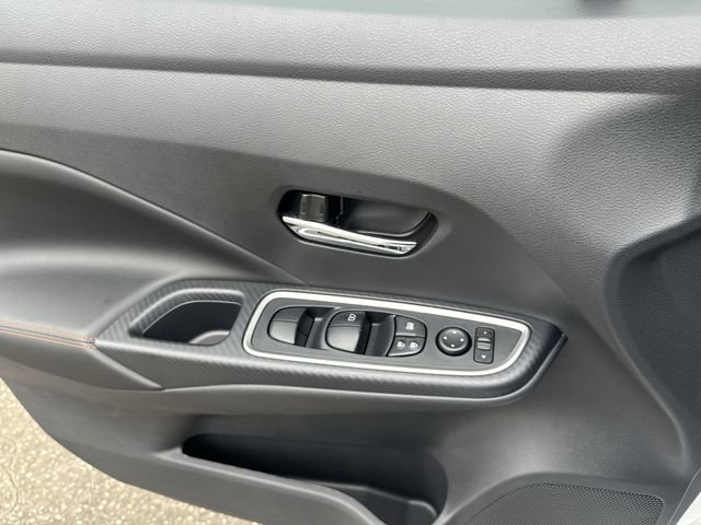 New 2025 Nissan Versa SR w/ Trunk Package FWD image 27