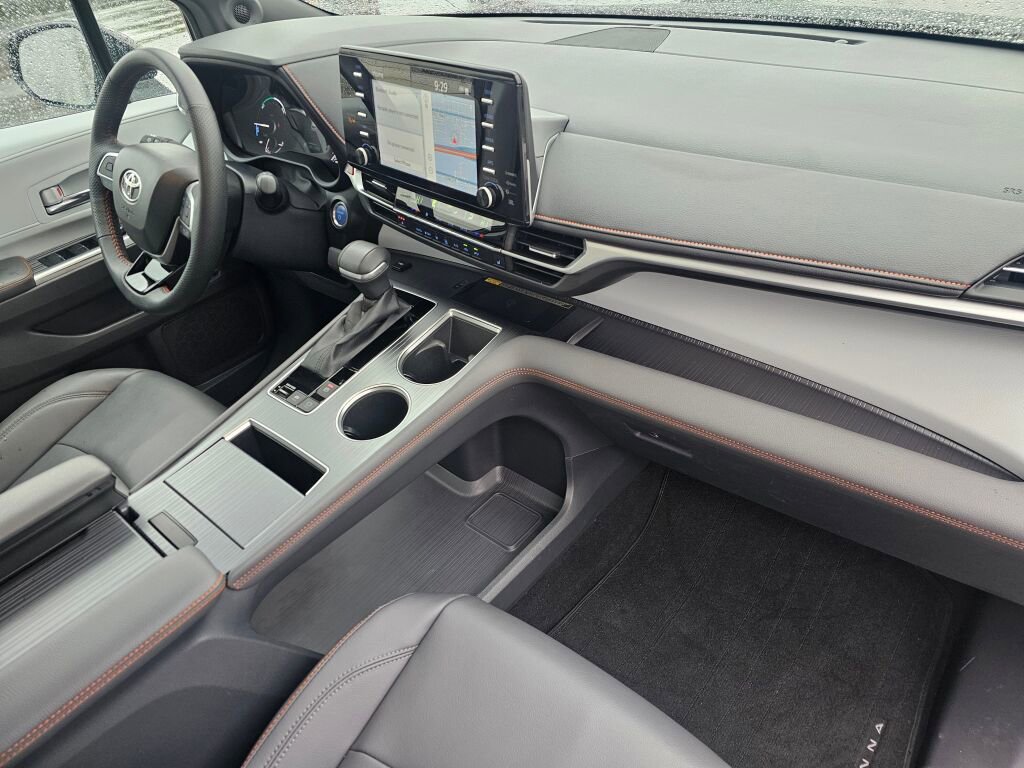 Used 2022 Toyota Sienna FWD image 13