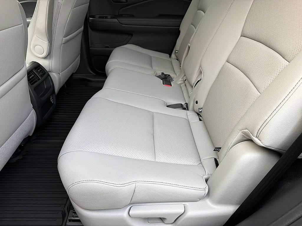Used 2023 Honda Passport EX-L image 12